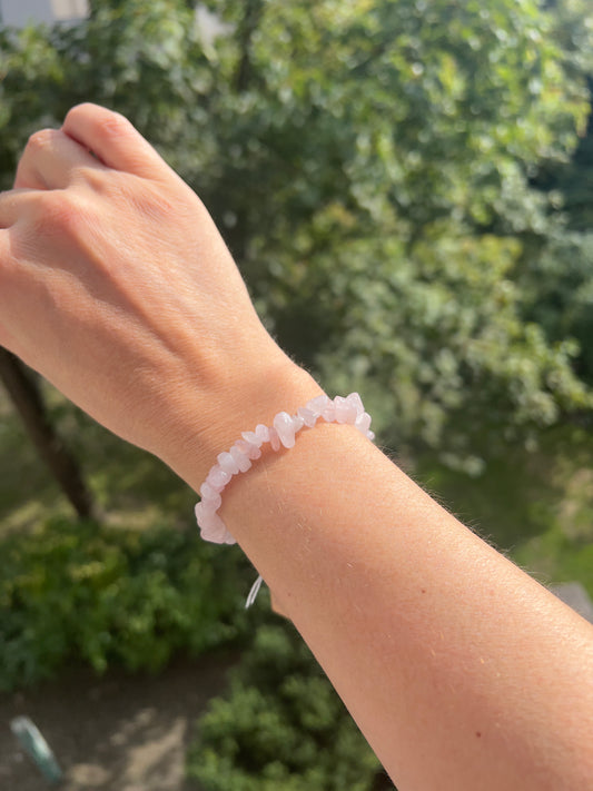 Rosenzauber - zartes Splitterarmband aus Rosenquarz