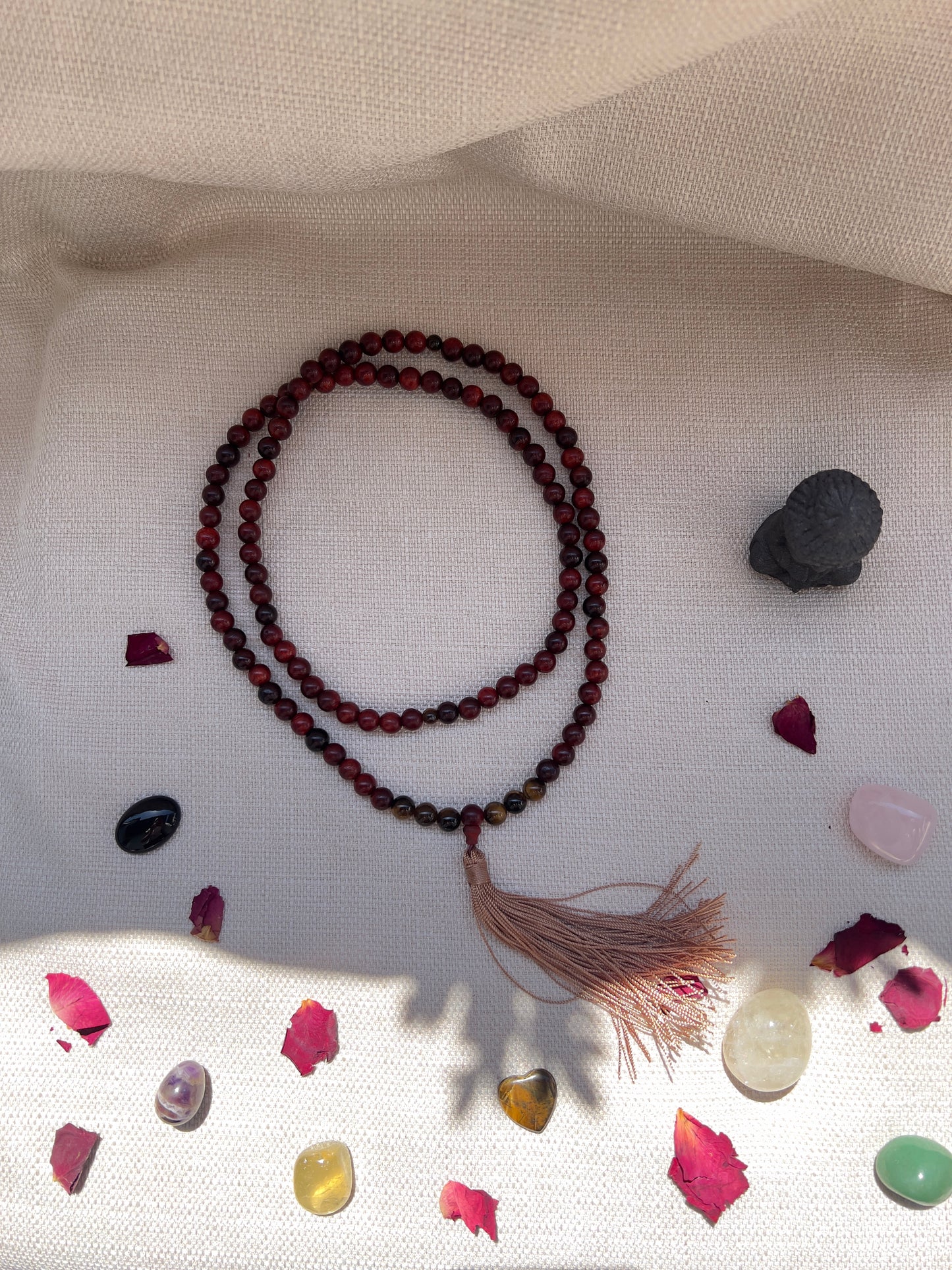 Self Expression Mala-Halskette aus Rosenholz & Tigerauge – 108 Perlen mit Quaste
