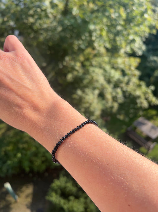 Schutz & Erdung - Makramé - Armband mit facettiertem Schwarzen Turmalin ( 4mm )