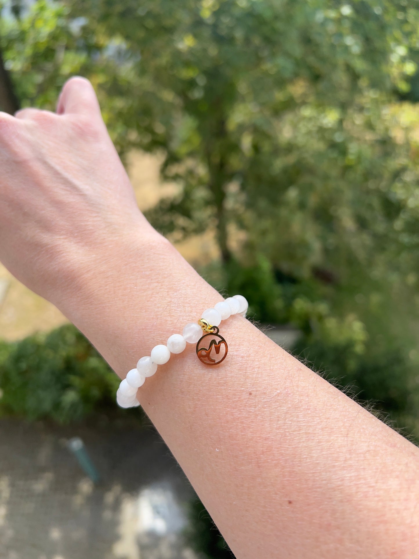 Sternzeichenarmband Steinbock – Mondstein 6 mm mit Charme (Silber oder Gold wählbar)