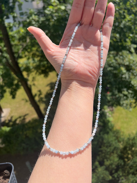 Aquamarin - Kette der Klarheit - Facettierte 4mm perlen mit 925 Silber