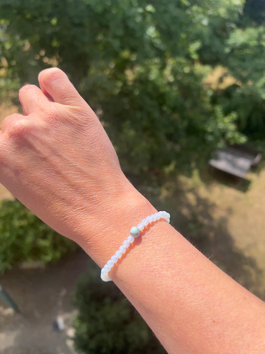 Stille Tiefe - Larimar mit Muttergestein & Opal