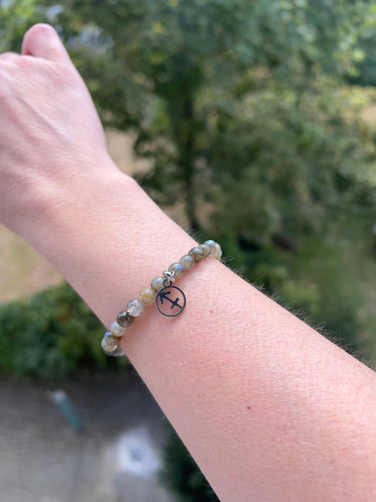 Sternzeichenarmband Schütze – Labradorit 6 mm mit blauem Flash (Silber oder Gold wählbar)