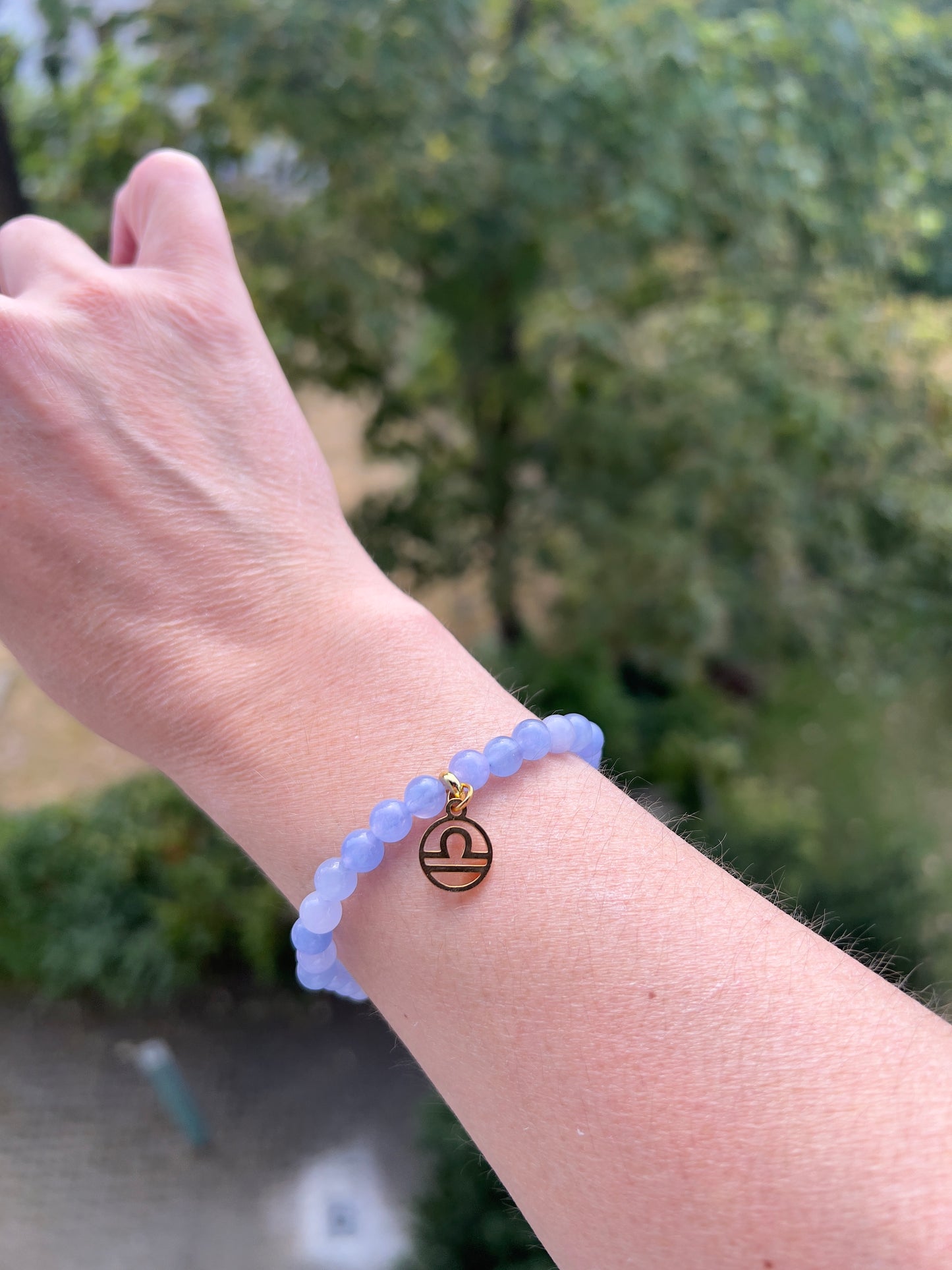 Sternzeichenarmband Waage – Aquamarin 6 mm mit Charme (Silber oder Gold wählbar)