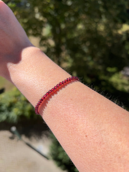 Armband – Granat AAA 3 mm runde Perlen (elastisch, handgefertigt)