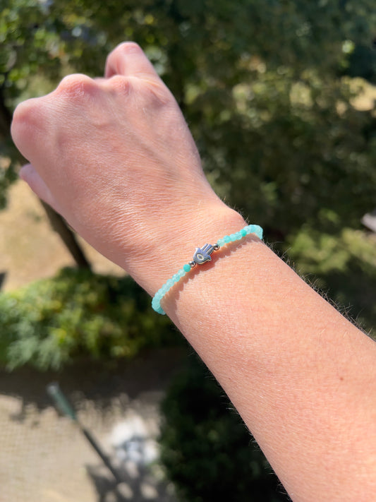 Aquamarin-Armband in zartem Grün mit Aura-Hamsa-Hand – Einzelstück 2 mm