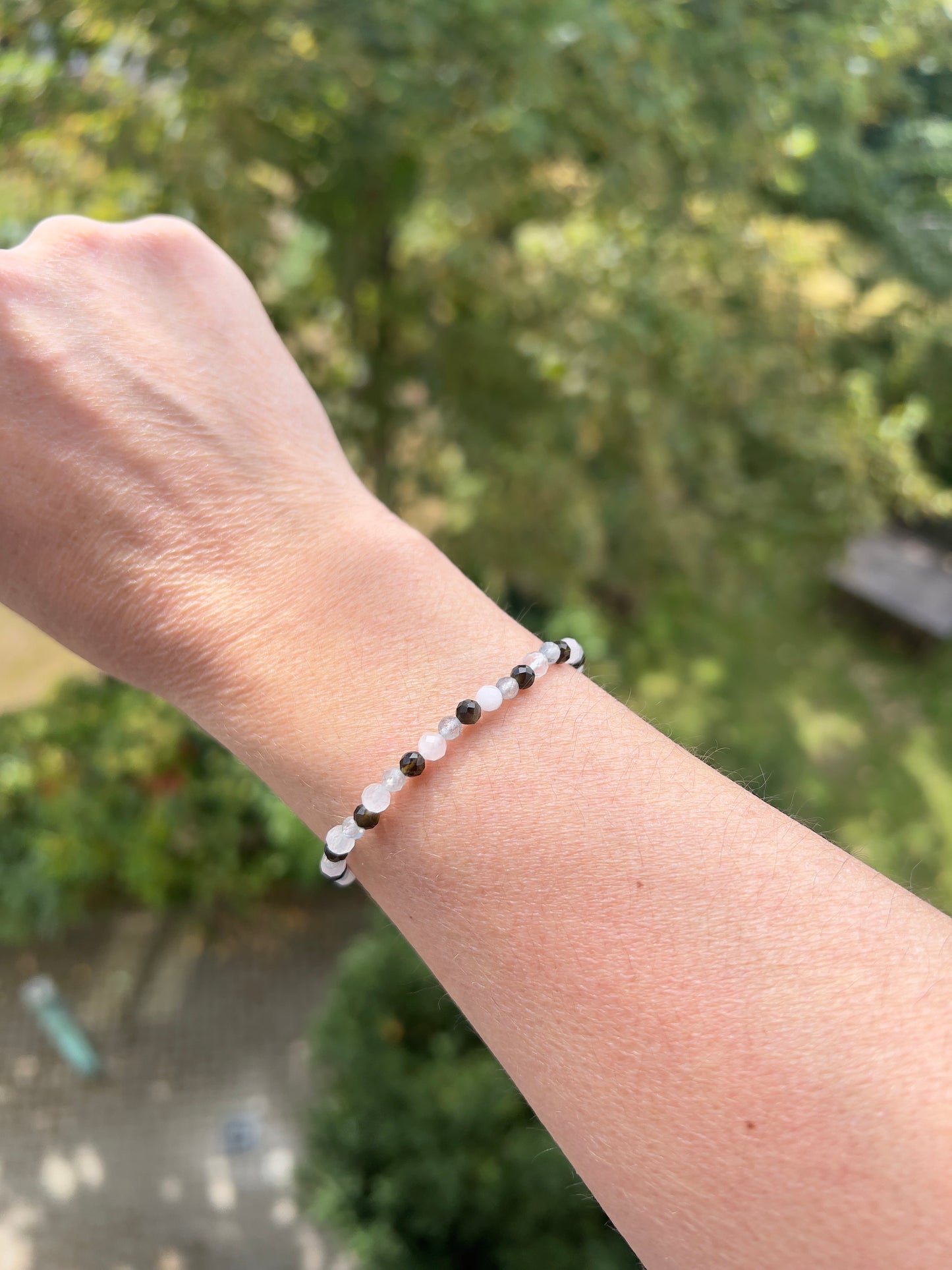 Krafttier-Armband 4 mm facettiert – individuell berechnet & mit Heilsteinen gefertigt (Beispielbild)
