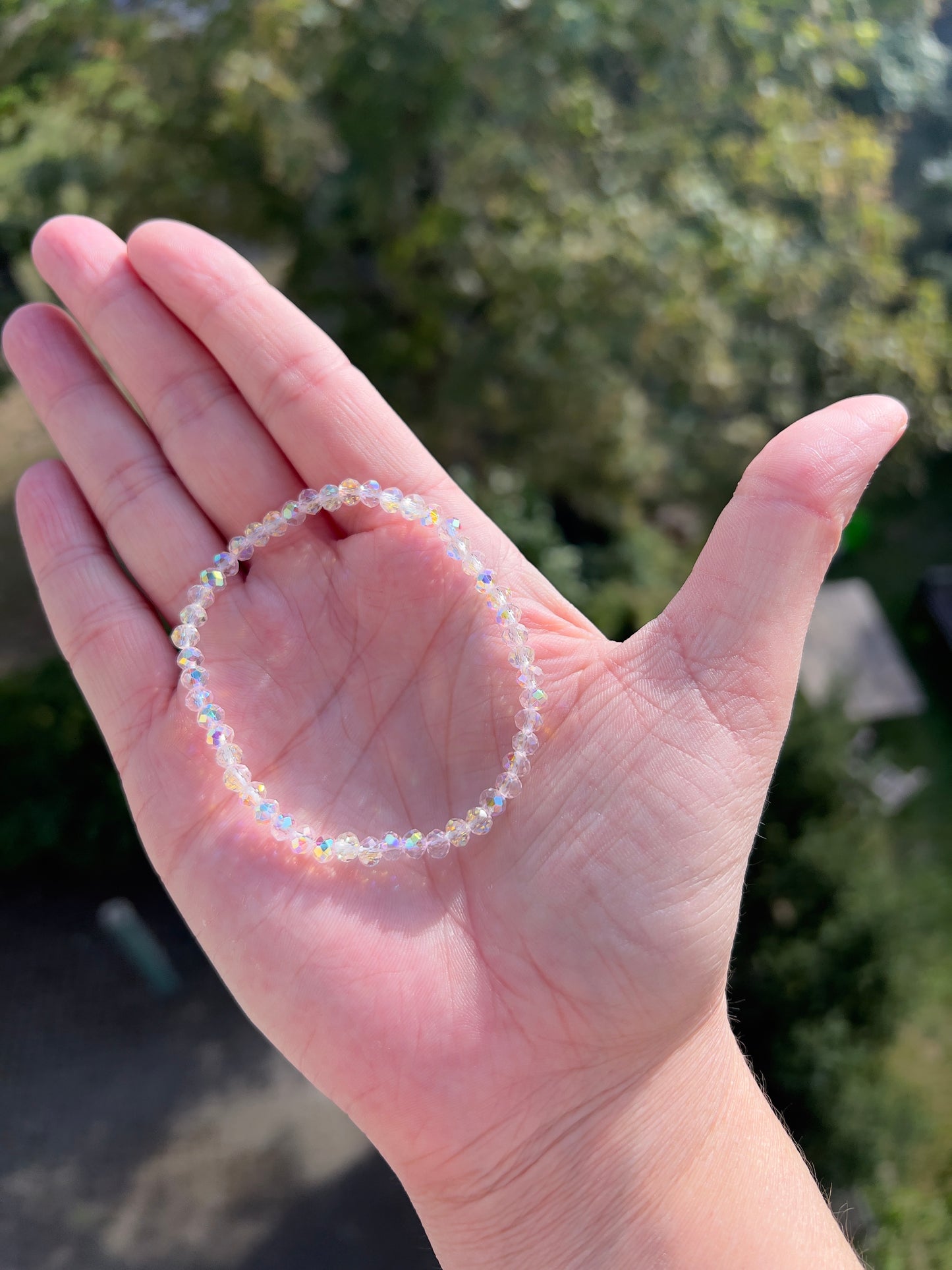 Armband aus facettiertem österreichischem Kristall in Weiß-Opal-Schimmer – 4 mm, wahlweise pur, mit 925er Silber oder vergoldetem Edelstahl