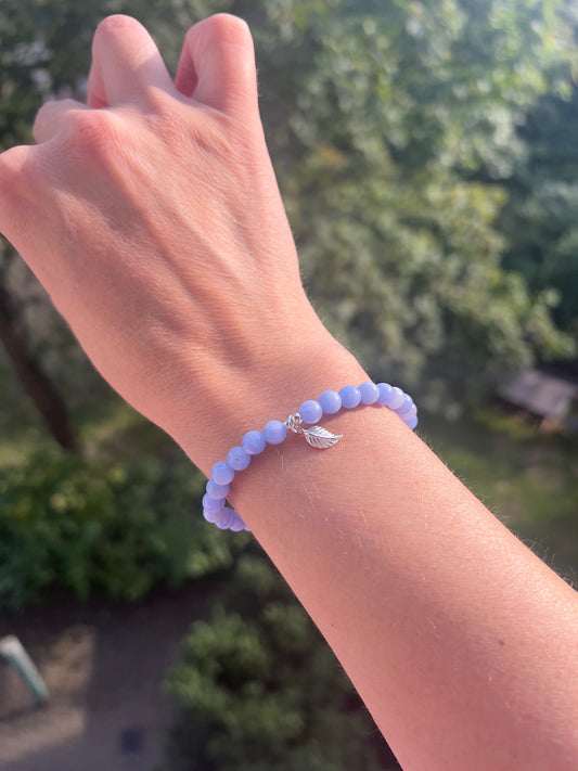 Armband Sanfte Klarheit - mit blauen Chalcedon - Achat & Silberflügel