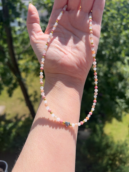 Herzenslicht -Kette mit Rhodonit,  Rosenquarz , Mondstein & Aura - Hämatit