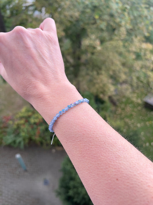 💎 Klarheit & Eleganz – Armband aus blauem österreichischem Kristall (facettiert 4 mm)