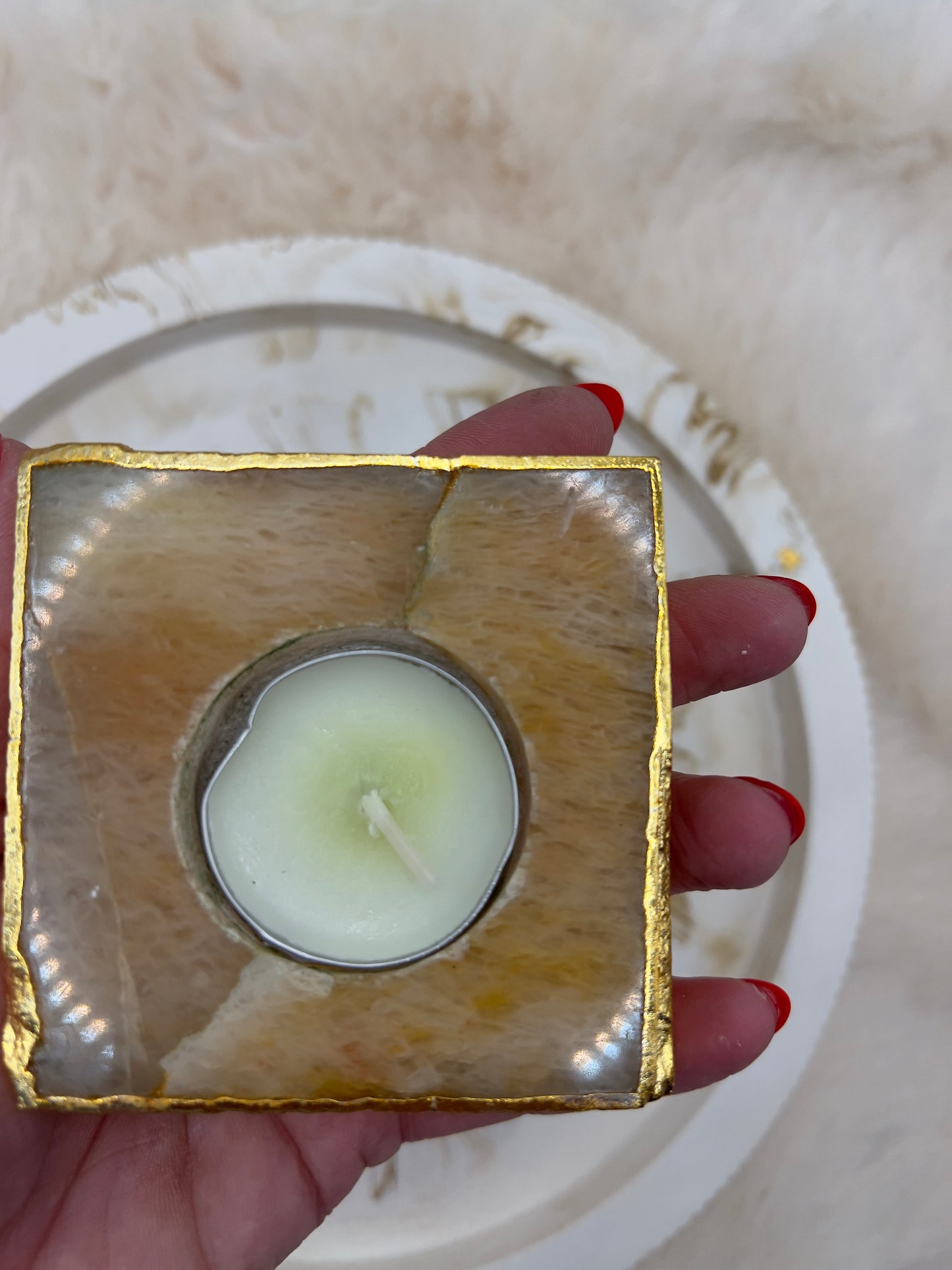 Karneol Teelichthalter – handgeschliffen & an den Rändern 24K vergoldet | 300 g | Warmes Luxus-Unikat