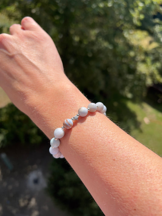 Armband aus blauem Chalcedon – 8 mm Perlen mit 925er Silber-Details & Stern-Charm