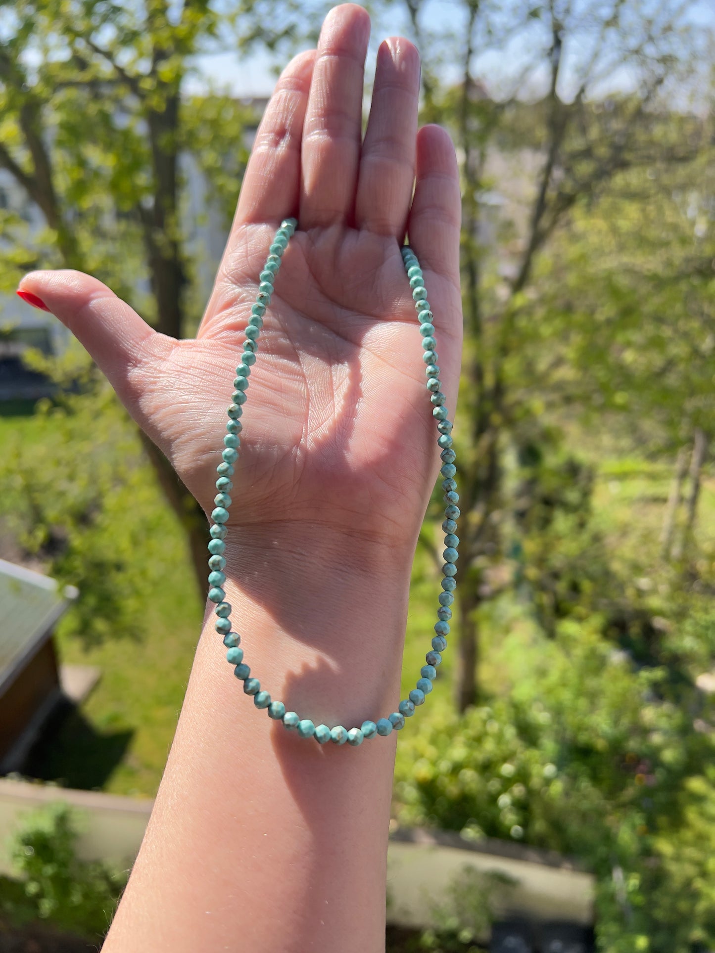 Kette „Leichtigkeit & Ausdruck“ – Neo-Türkis 4 mm facettiert | 40 cm