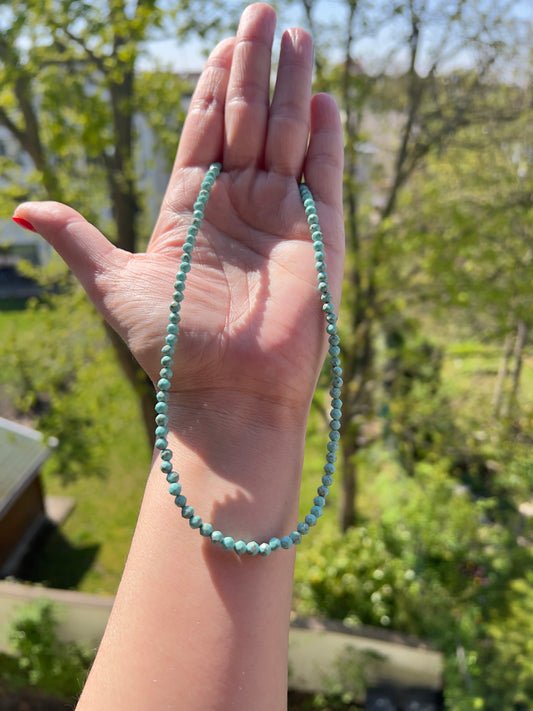 Kette „Leichtigkeit & Ausdruck“ – Neo-Türkis 4 mm facettiert | 40 cm