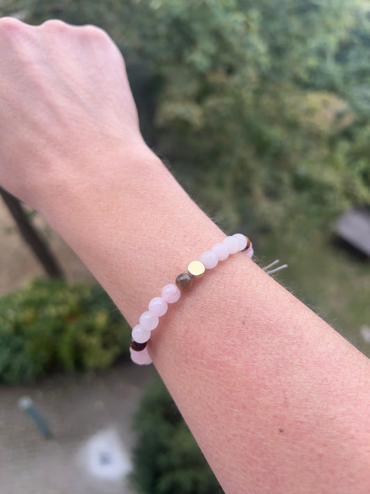 Rosenquarz & Tigerauge Armband 6 mm mit 925er Silber-Charm (14K vergoldet) | Liebe, Mut & Schutz
