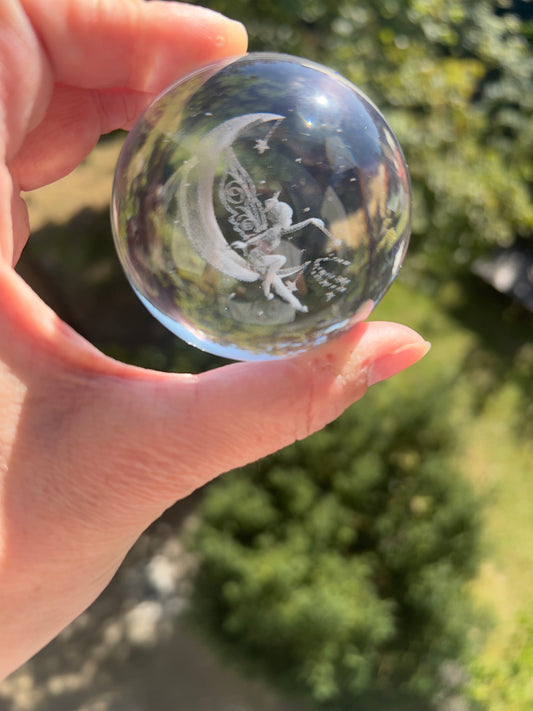 🌙✨ Kristallkugel mit 3D-Mondfee & edlem Ständer (291 g)