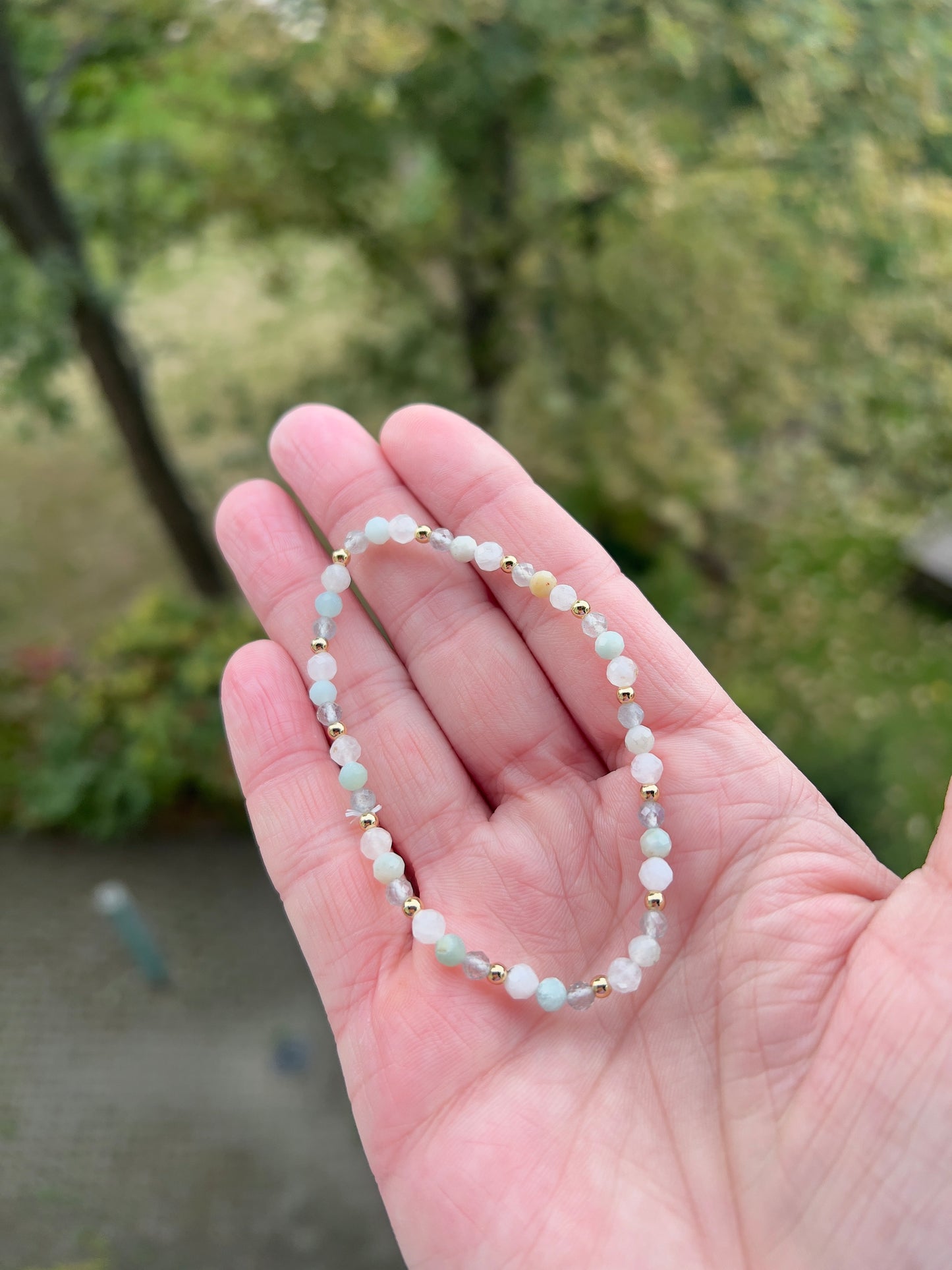 🌙 Mondlicht & Harmonie – Armband aus Mondstein, Aventurin & Labradorit (facettiert 3–4 mm)