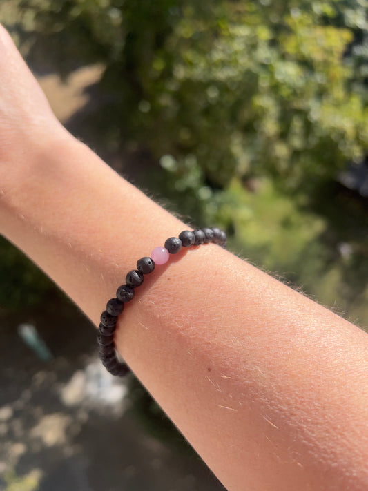 🌸 Balance & Herzenskraft – Lavastein mit Rosenquarz (6 mm)