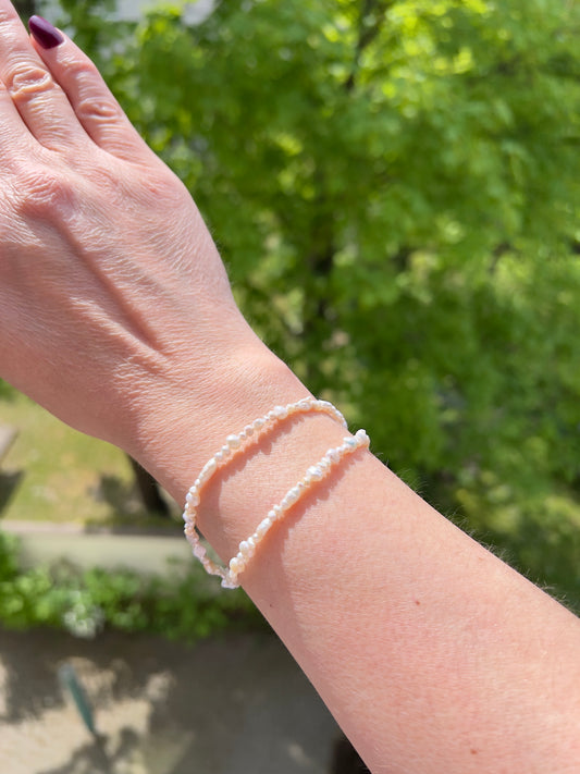 Doppelarmband aus Süßwasserperlen – 2–4 mm | filigranes Layering-Armband | Edelstahl vergoldet