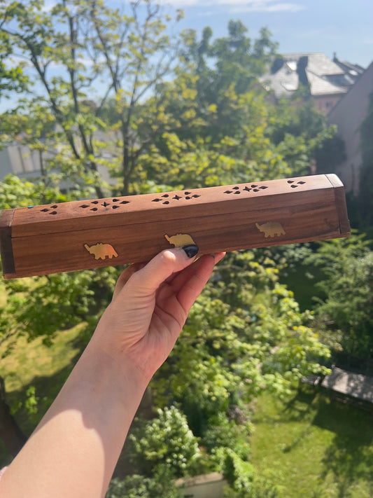 Räuchern mit Stil - Handgearbeitete Räucherstäbchen - Box aus Holz