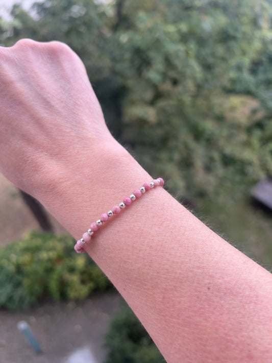 Rhodonit-Armband 4 mm facettiert mit 925er Silber-Abstandsperlen | Selbstliebe & innere Heilung