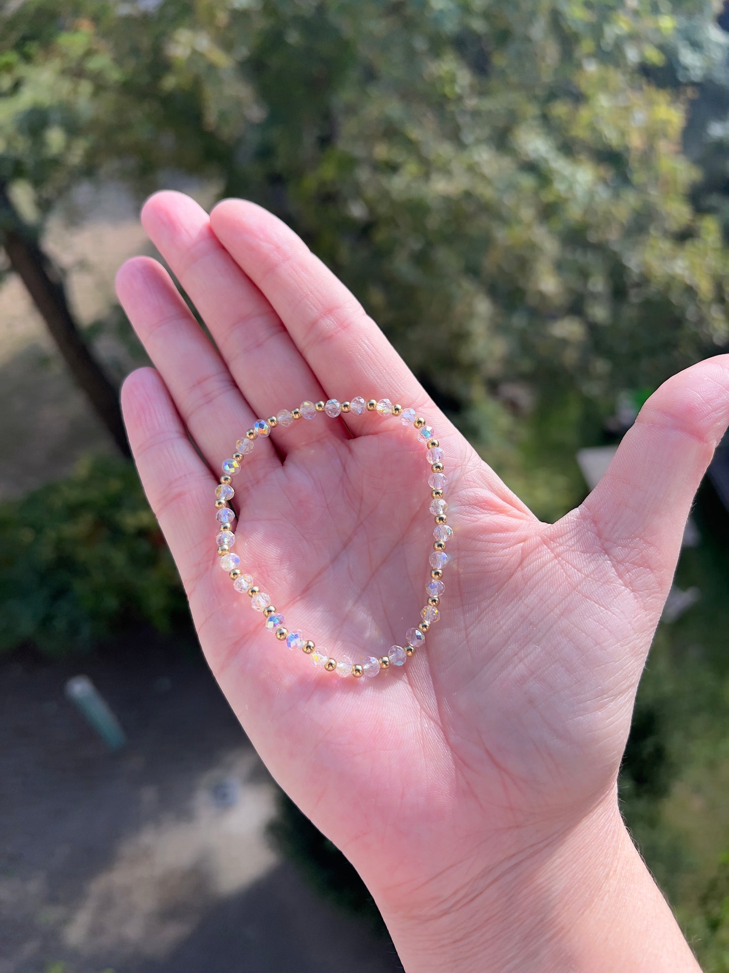 Armband aus facettiertem österreichischem Kristall in Weiß-Opal-Schimmer – 4 mm, wahlweise pur, mit 925er Silber oder vergoldetem Edelstahl