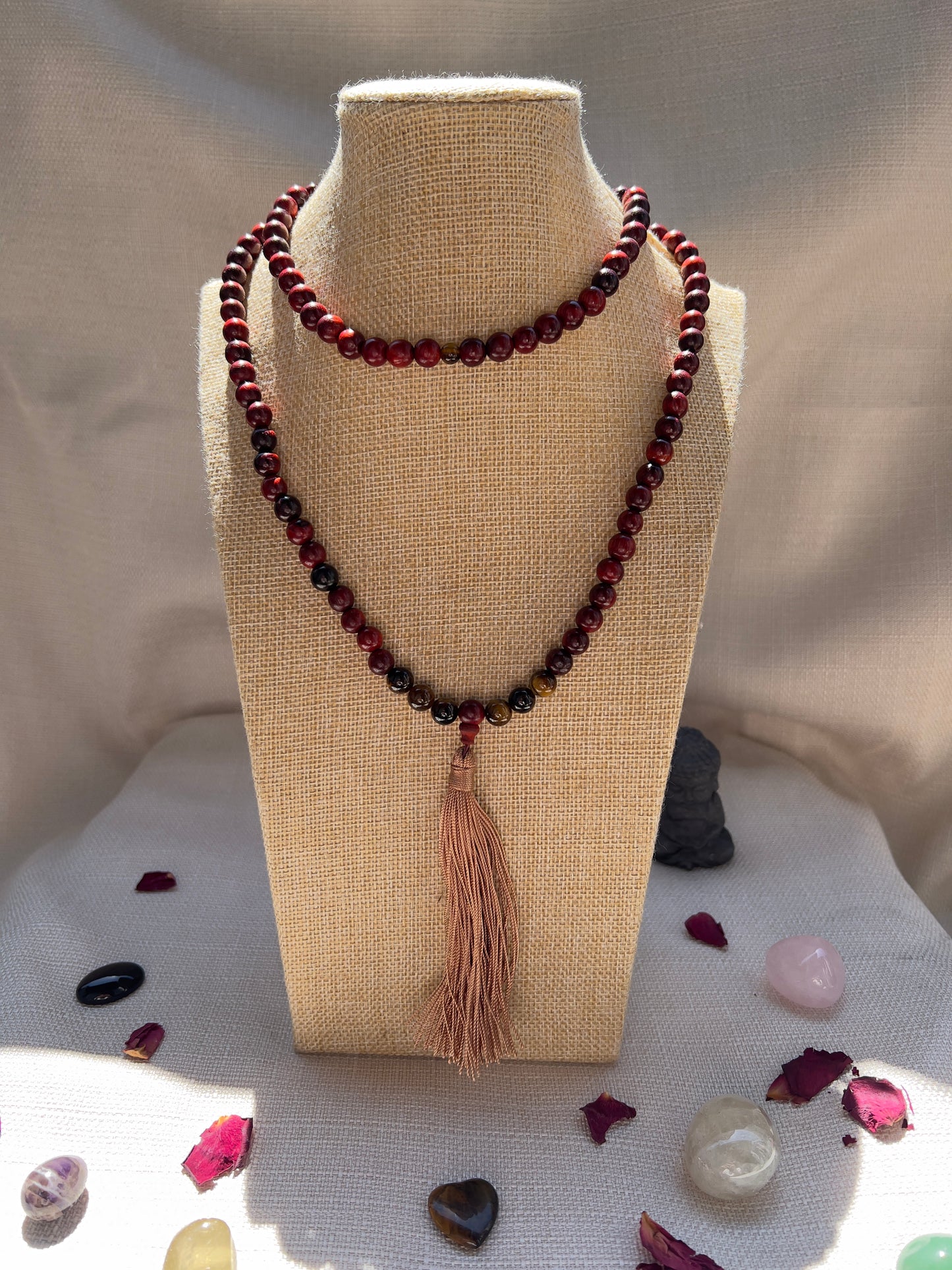 Self Expression Mala-Halskette aus Rosenholz & Tigerauge – 108 Perlen mit Quaste