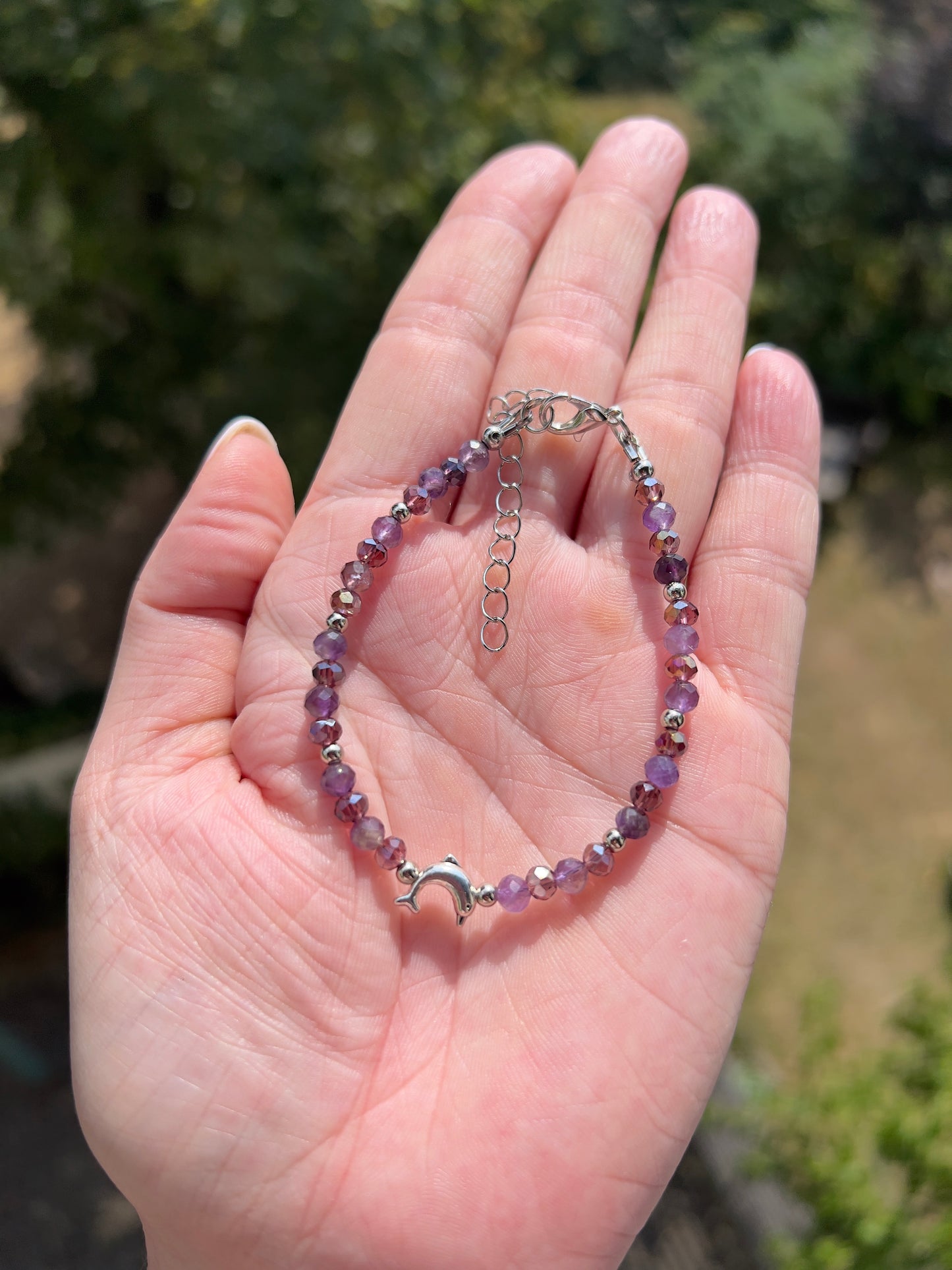Amethyst-Armband mit Delfin aus Edelstahl | Schmuckdraht | facettierter Amethyst & synthetische Kristallperle 4 mm | Handgefertigte Sonderanfertigung