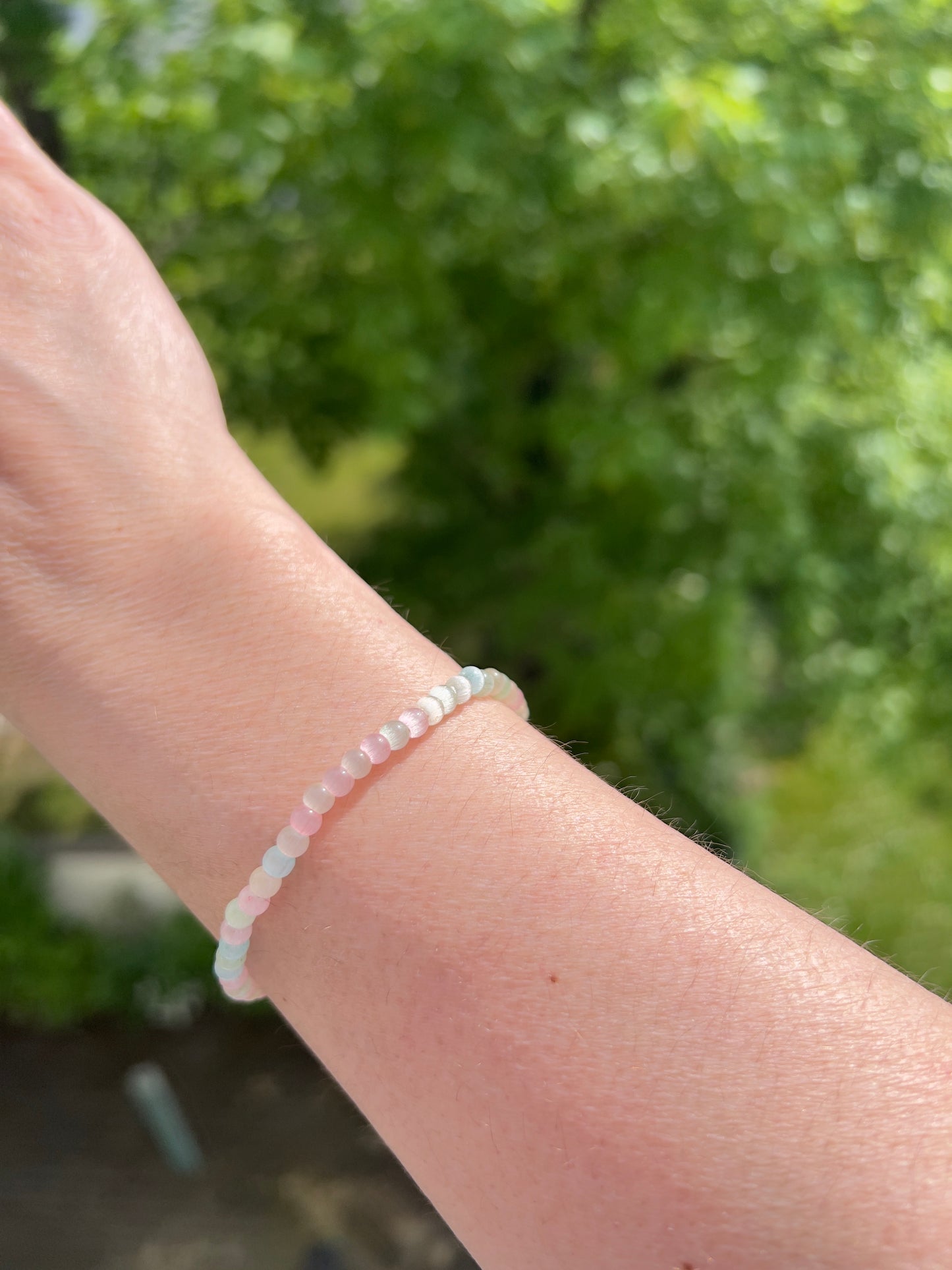Schimmerndes Katzenauge-Armband Pastellglanz – 4 mm | elastisch | multicolor