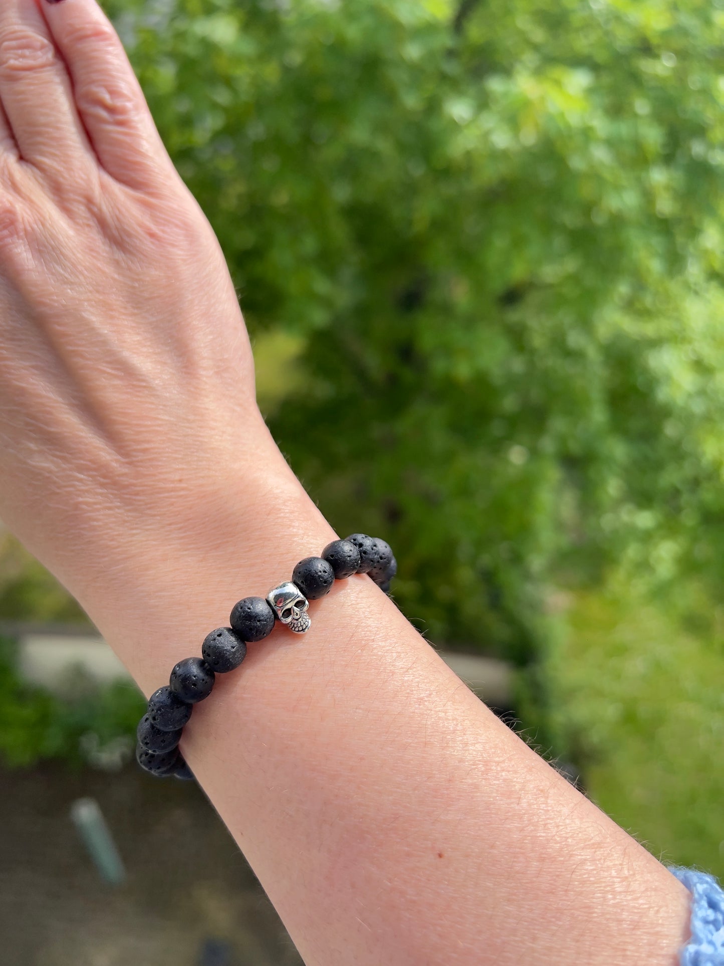 Lavastein-Armband Totenkopf – 8 mm | Edelstahl Silber | elastisch