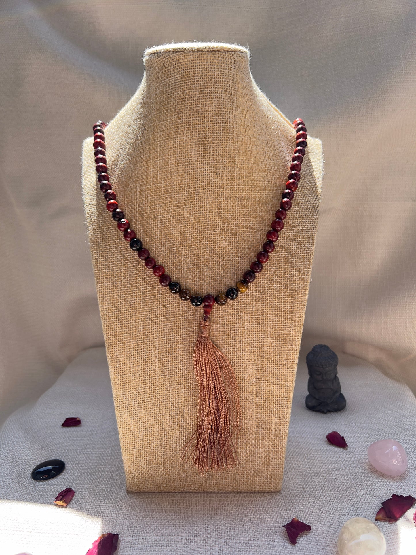 Self Expression Mala-Halskette aus Rosenholz & Tigerauge – 108 Perlen mit Quaste