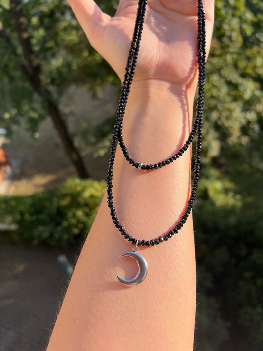 Doppellagige Turmalin-Kette mit Mond-Anhänger – Schutz & Harmonie