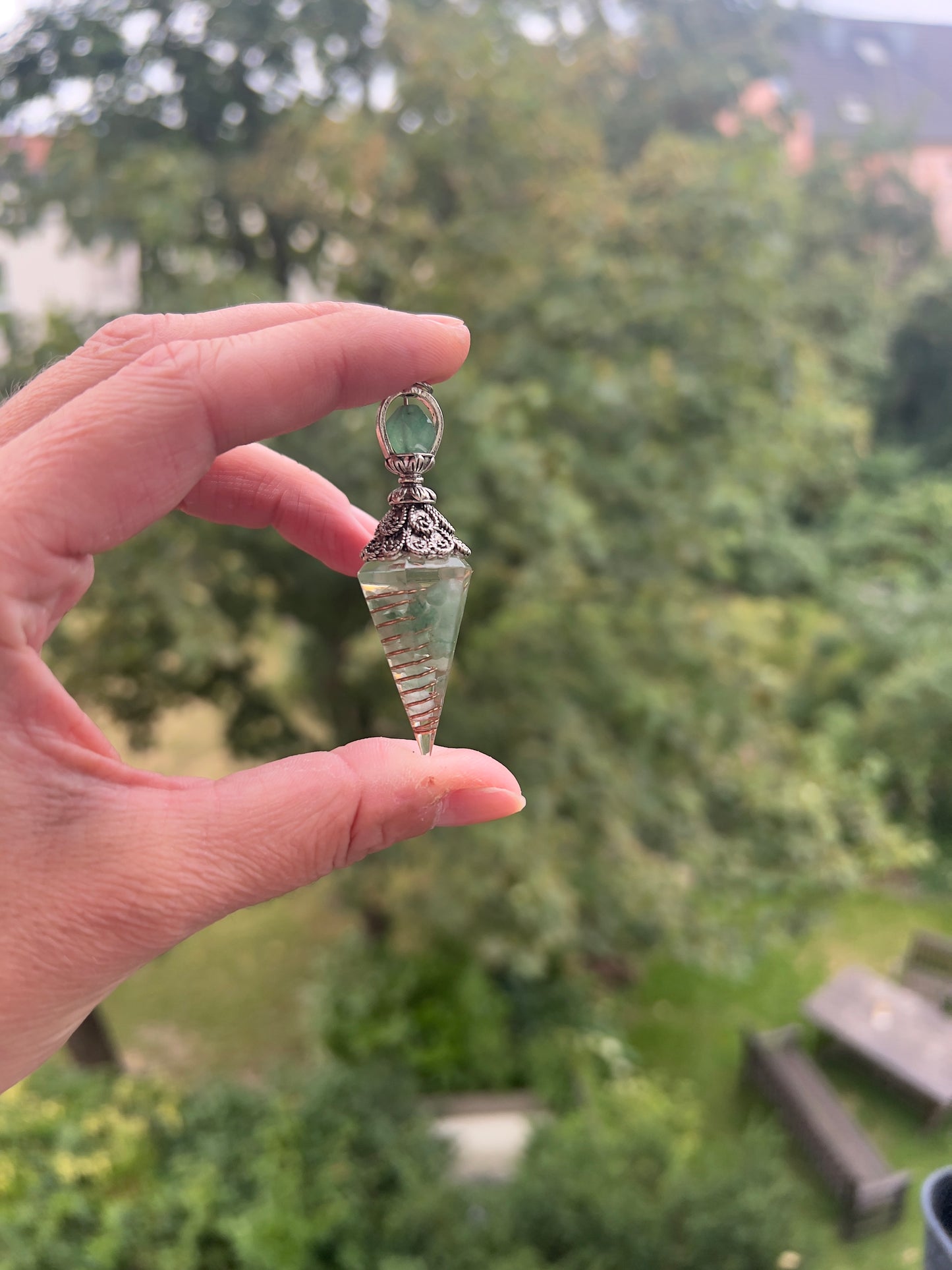 Fluorit Pendel mit Kette - Klarheit & innere Ordnung ( 12 g ohne Kette )