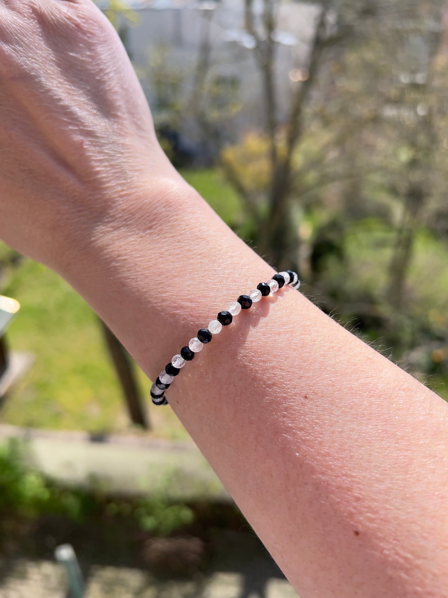 Facettiertes Edelsteinarmband 4 mm – Achat  & Bergkristall, elastisch