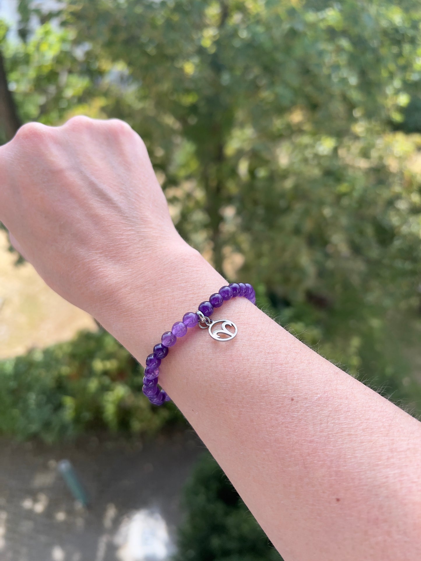 Sternzeichenarmband Widder – Amethyst 6 mm mit Charme (Silber oder Gold wählbar)