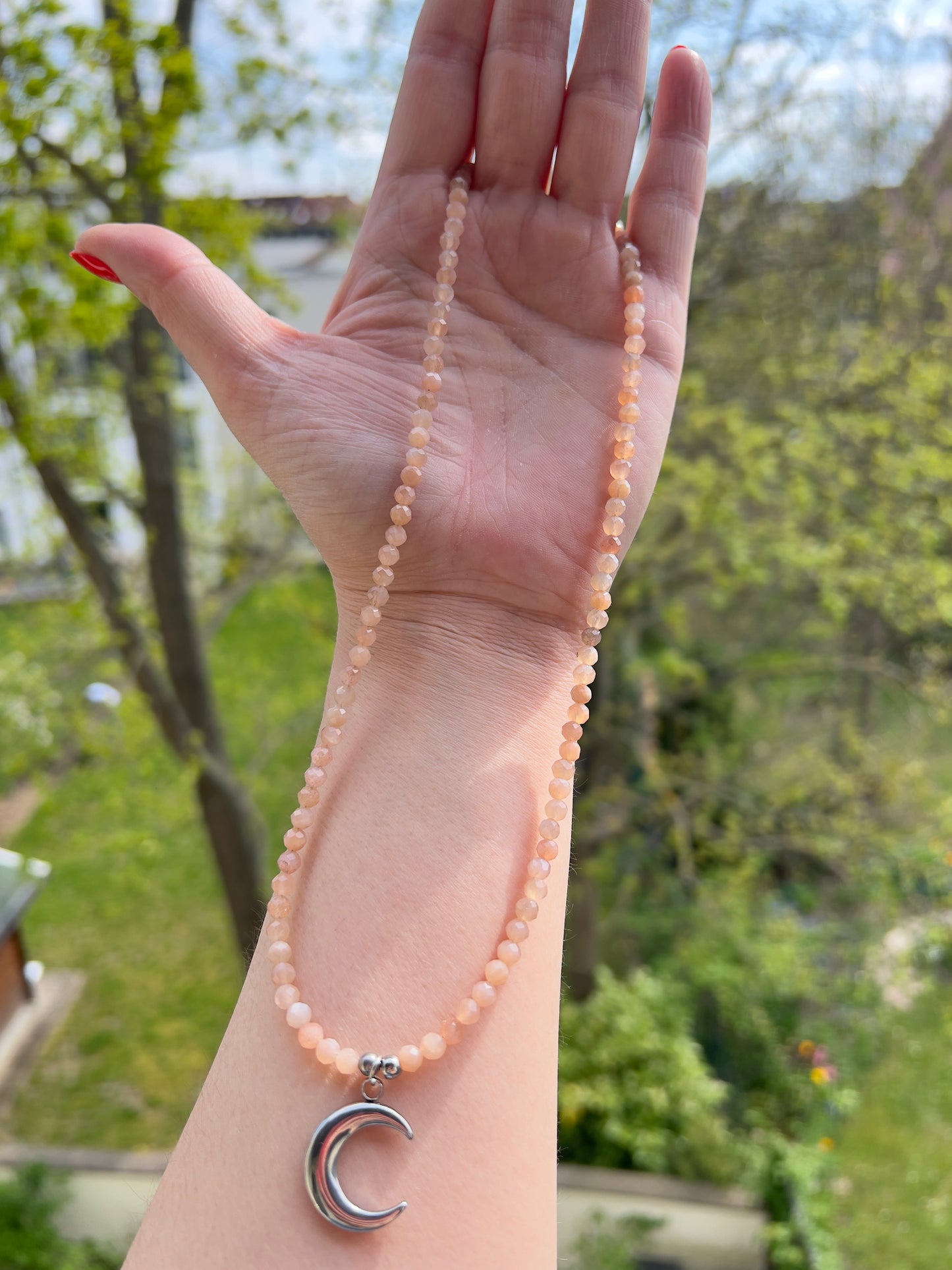 Facettierte Sonnenmondstein Kette (Peach Moonstone) 4 mm mit Mondsichel | Edelstahl | 46 cm