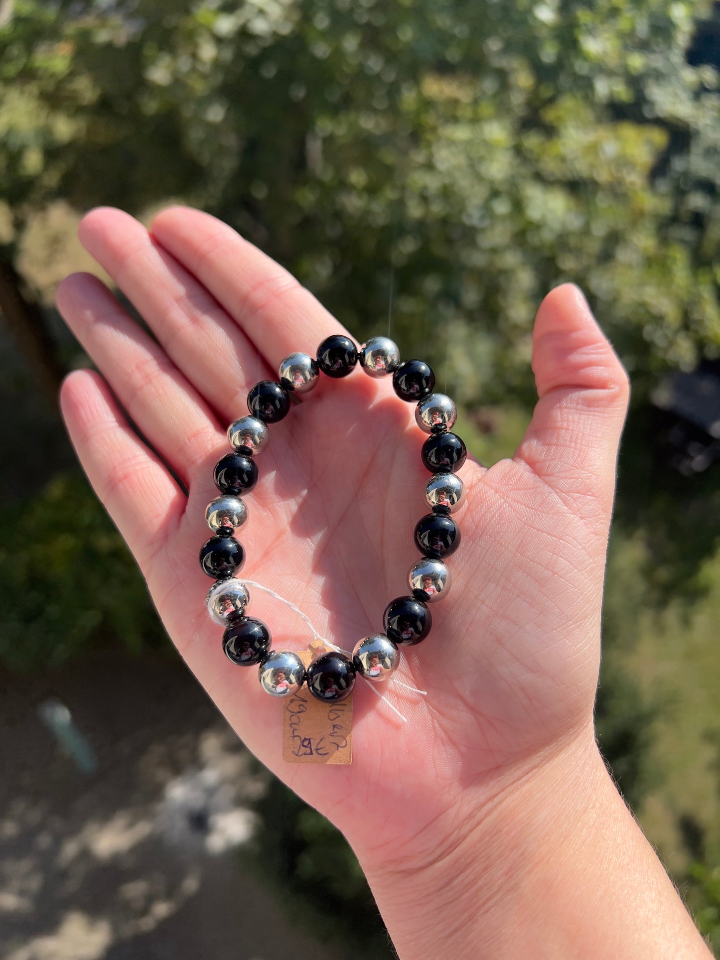 Statement Piece Armband – Schwarzer Turmalin 10 mm – mit Edelstahl-Silberperlen – Starker Schutz & Erdung
