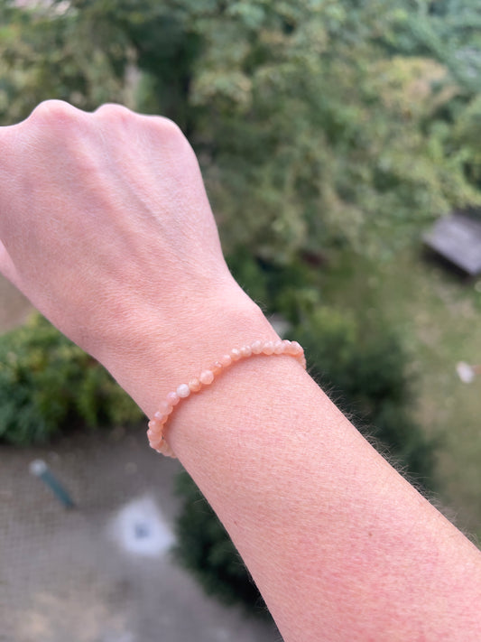 Pfirsichmondstein-Armband 4 mm facettiert | Intuition & innere Balance