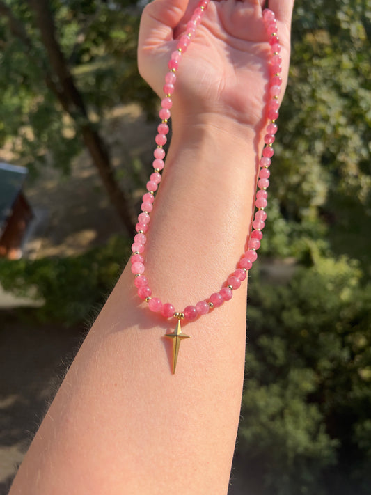 Herz & Vertrauen – Kette mit rosafarbenem Chalcedon & Kreuz-Anhänger (50–55 cm)
