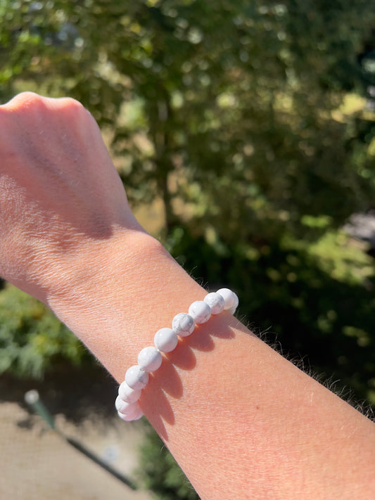 Armband – Howlith 8 mm runde Perlen (elastisch, handgefertigt)