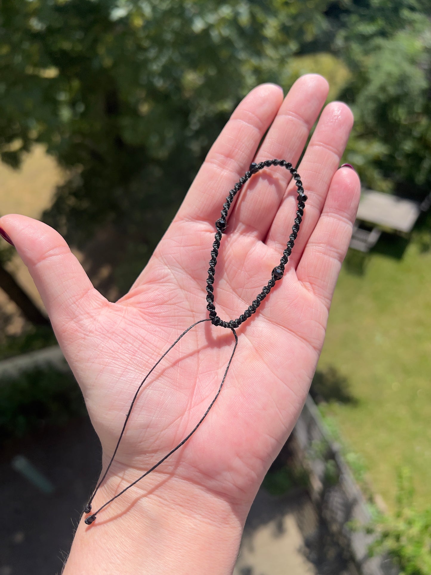 Handgeknüpftes Makramée-Armband Schwarz mit facettierten schwarzen Achat-Perlen