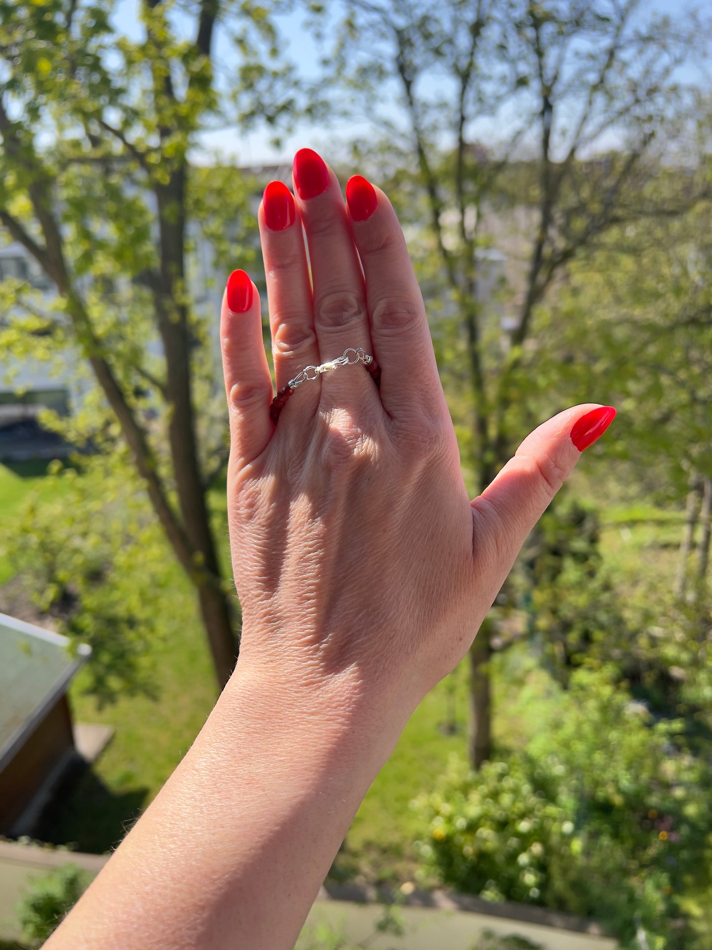 Kette „Erdverbundenheit & Glaube“ – Roter Jaspis mit Kreuz Anhänger | 925 Silber | 42 cm