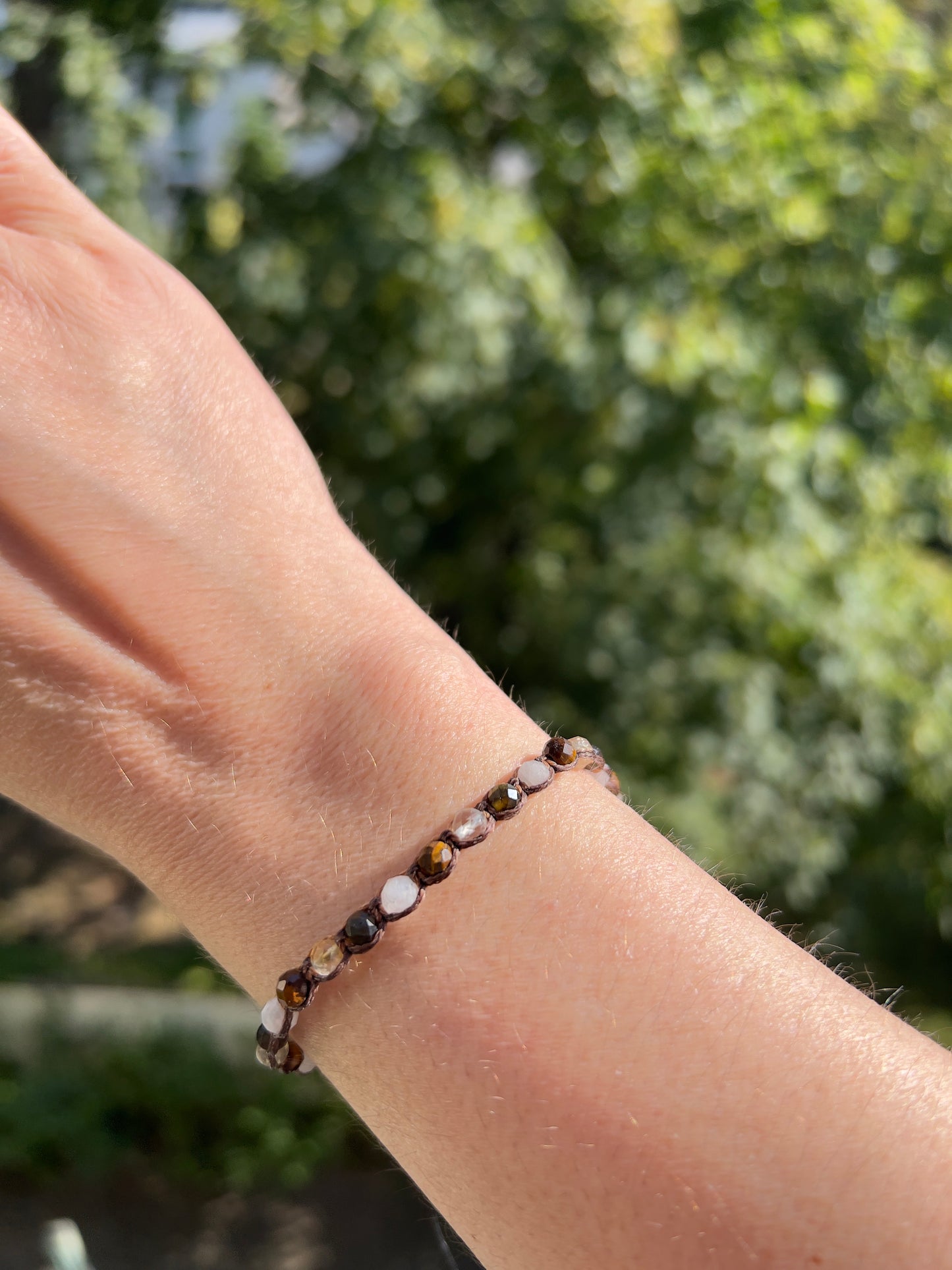 Handgeknüpftes Makramee-Armband mit Obsidian, Tigerauge, Citrin in Quarz & Mondstein – verstellbar