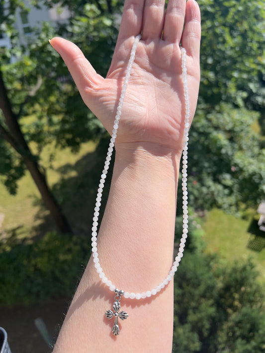 Mondstein - Kette mit antikem Kreuz - Facettierte Eleganz & spiritueller Schutz
