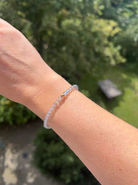 Labradorit - Armband 4mm - AAA mit blauen Flash & 4mm Edelstahlvergoldeter Abstandsperle