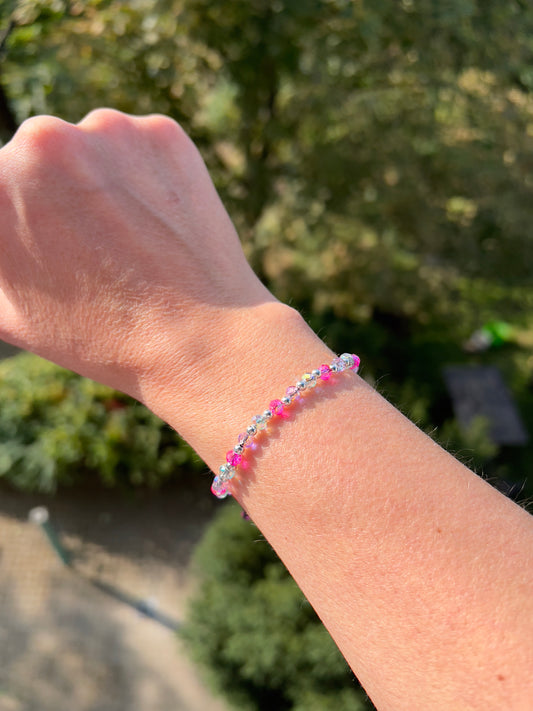 Armband Kristallzauber – Facettierte österreichische Kristallperlen in Pink, Mint & Lavendel mit 925er Silber, Makramé