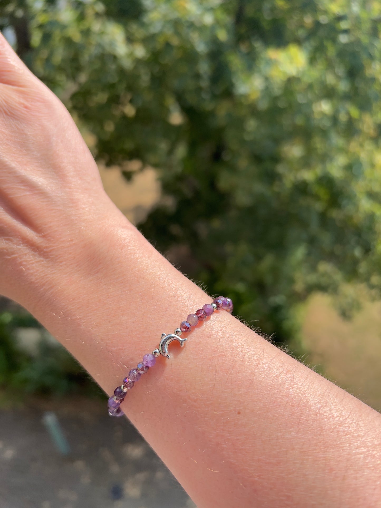 Amethyst-Armband mit Delfin aus Edelstahl | Schmuckdraht | facettierter Amethyst & synthetische Kristallperle 4 mm | Handgefertigte Sonderanfertigung
