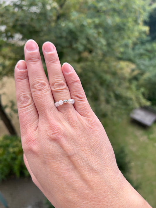 Liebe & Harmonie – Ring mit Rosenquarz & Silbermuschel