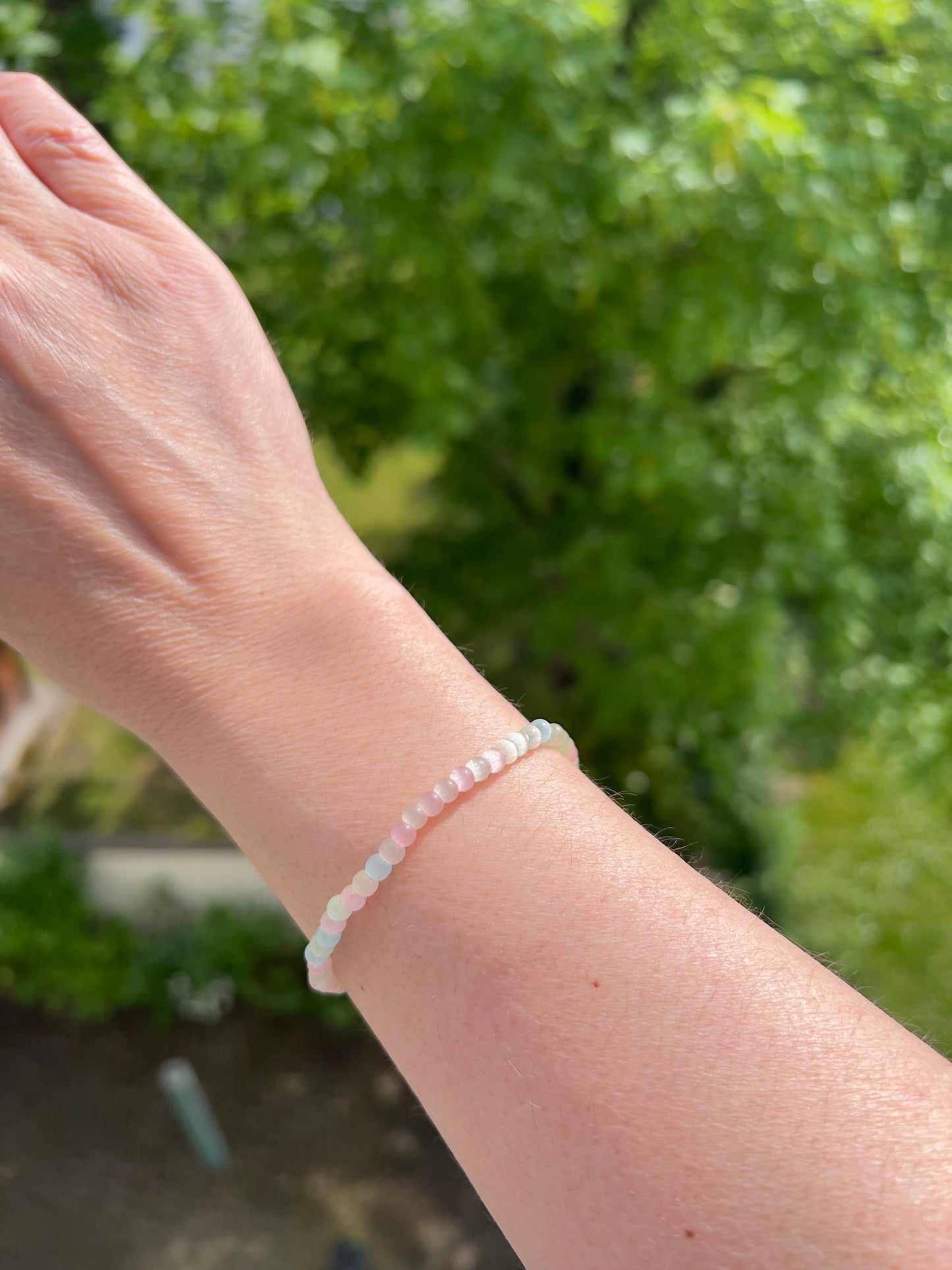 Schimmerndes Katzenauge-Armband Pastellglanz – 4 mm | elastisch | multicolor